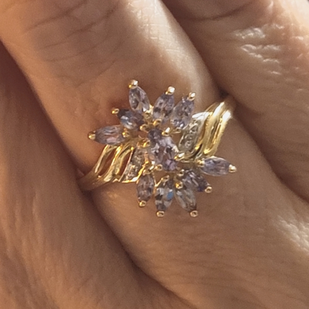 !14k! yellow gold and tanzanite w diamond ring. Size 8